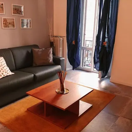 Sobria Ed Elegante Casa Della Borghesia Milanese *