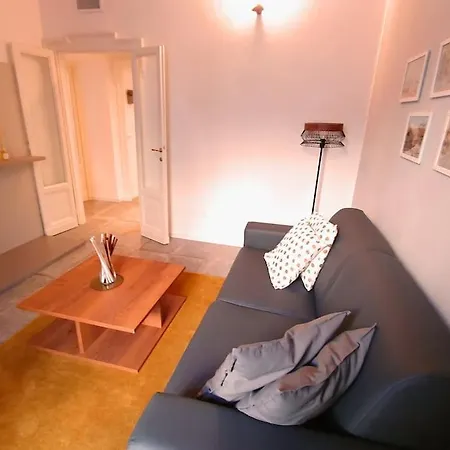 Sobria Ed Elegante Casa Della Borghesia Milanese * Milão