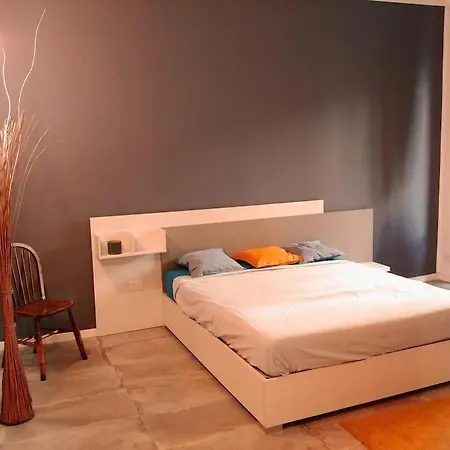 Sobria Ed Elegante Casa Della Borghesia Milanese